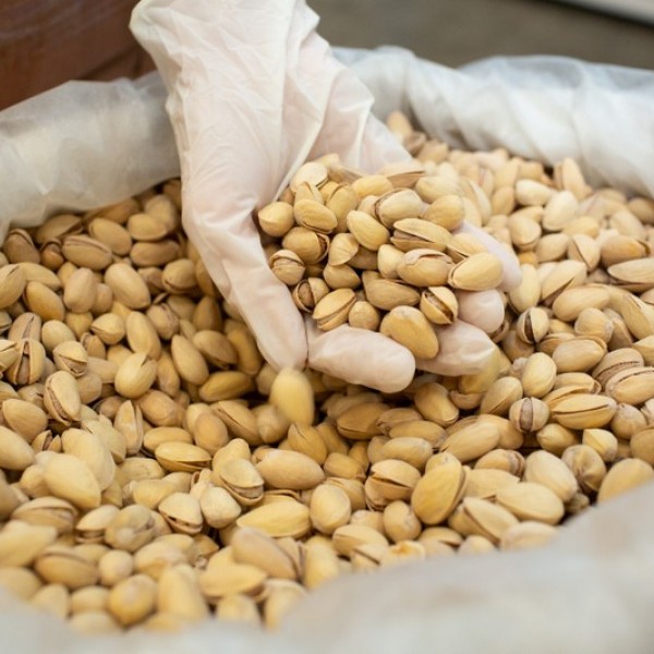 Roasted salted pistachios, by weight